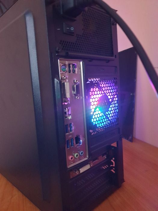 PC gaming  – Intel i5, 16GB RAM, RX 550, HDD 500GB, Win10 pro licenția