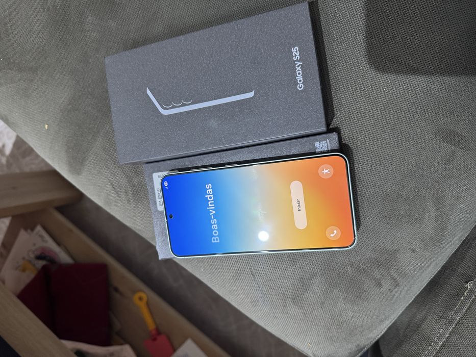 Samsung Galaxy S25 ЧИСТО НОВ !!