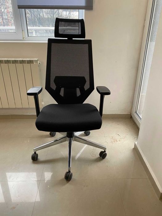 Мебели за офис - столове, секции, бюра