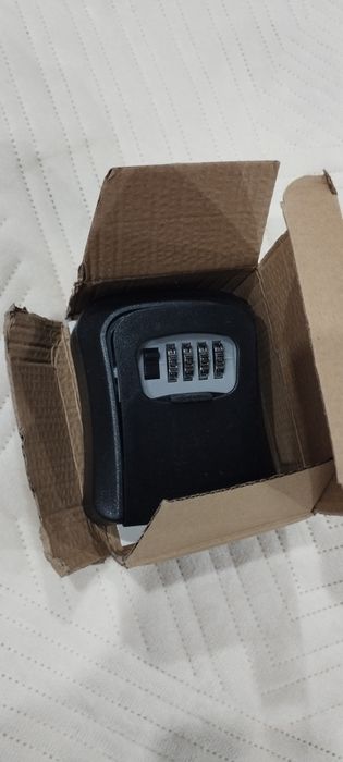 Продам ключницу новую