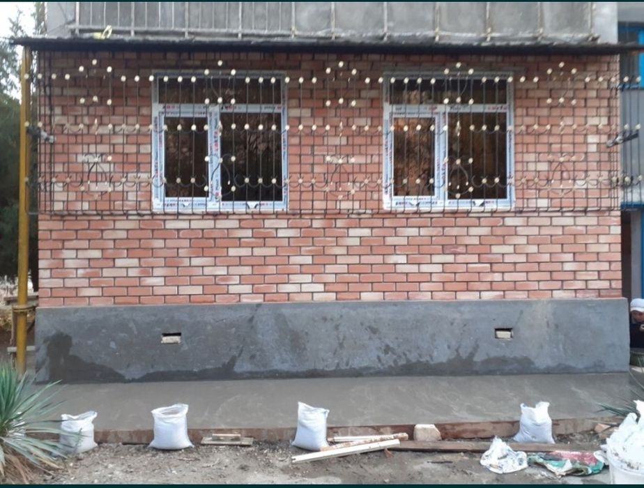 Balkonga gʻisht teramiz.  Arzon narxlarda. Reshotka yasaymiz