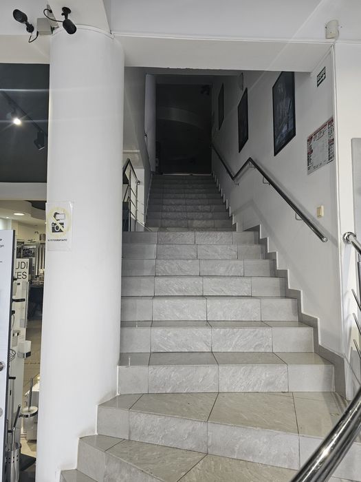 Spatiu comercial 664 mp P+1 central, str Poporului colt str.Baba Novac