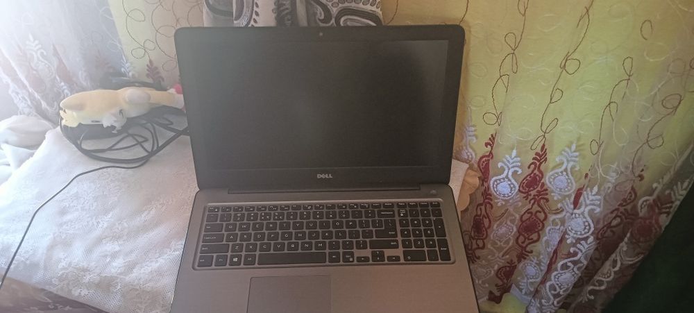 Vind doua laptopuri dell si asus