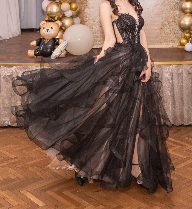 Бална рокля носена само няколко часа в перфектно състояние