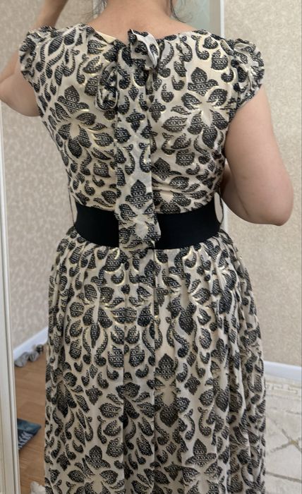 Шикарное платье выставочное