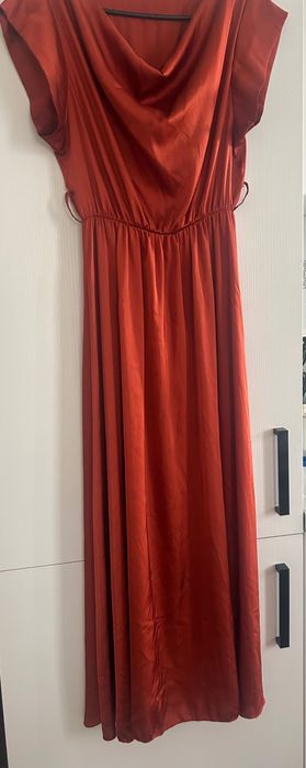 Rochie eleganta culoarea cognac