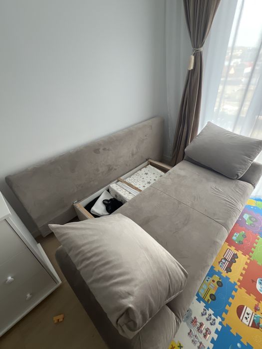 Canapea din catifea extensibila