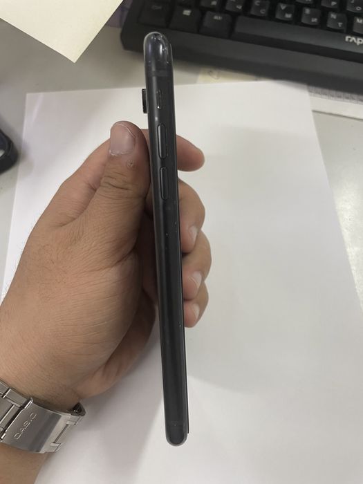 iPhone XR 64 GB продаётся