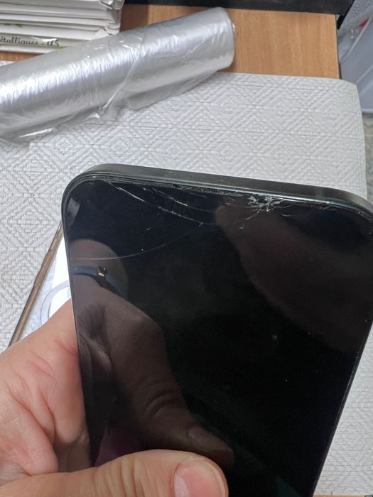 Iphone15 de vanzare putin utilizat ! Este perfect functional! Spart ecran, doar  sticla