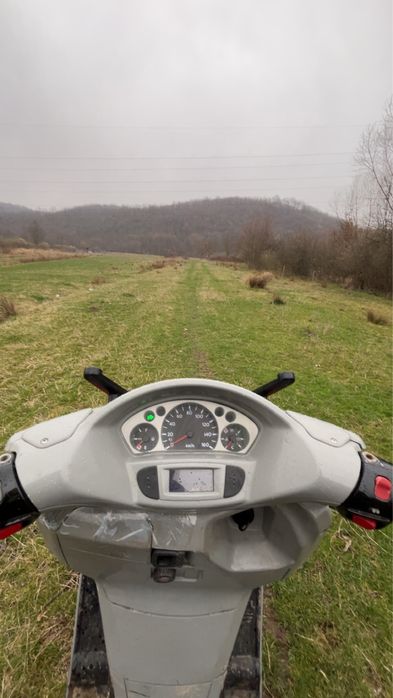 Vand sau schimb scuter yamaha versity 300