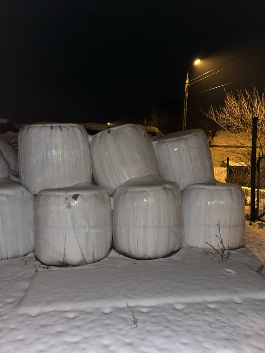 Vând baloti infoliati