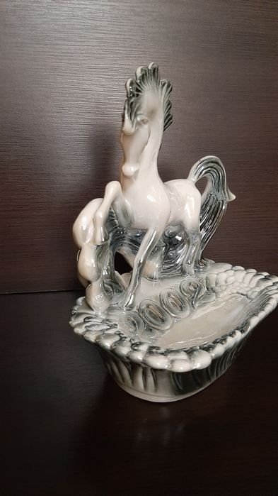 Продам статуэтку "Лошади"