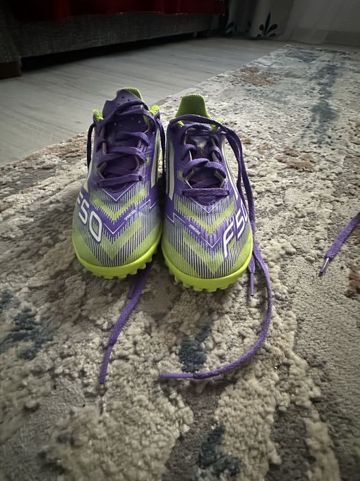 Adidas F50 Ghete sintetic si teren iarba  marimea 31 pentru copii