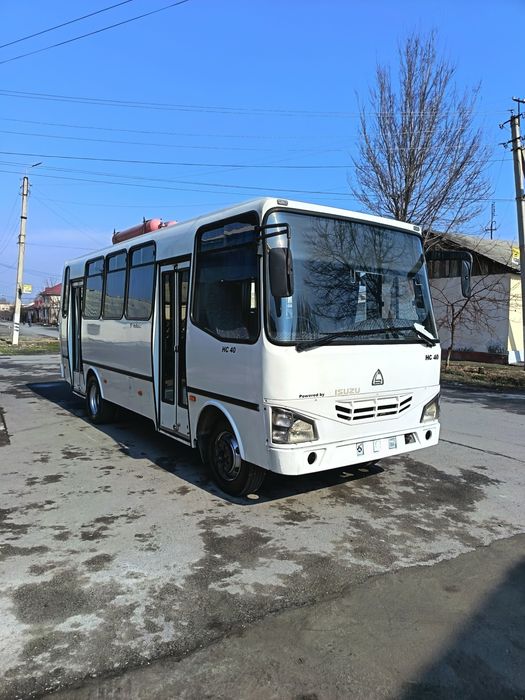 Avtobus Isuzu Hc40