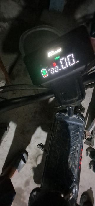 Электроскутер  сотилади