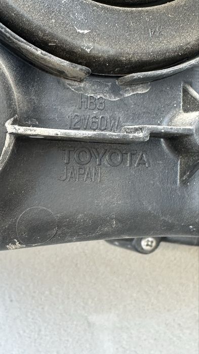Фары на Toyota Camry 50