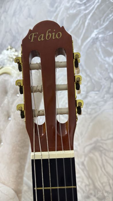 Gitara sotiladi holati zo’r