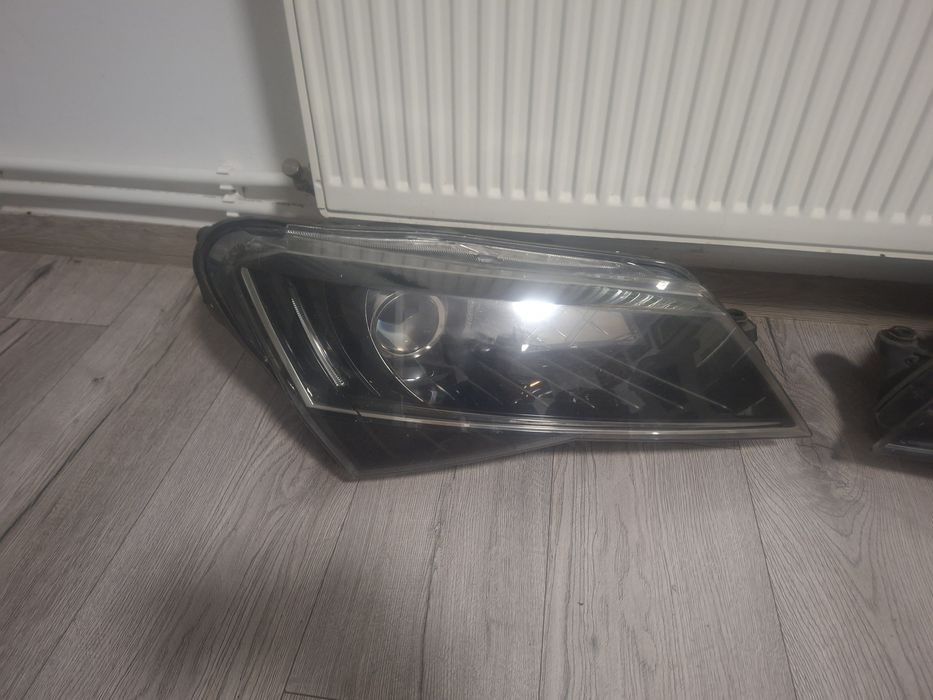 Far Skoda Superb 3 cu led stanga dreapta