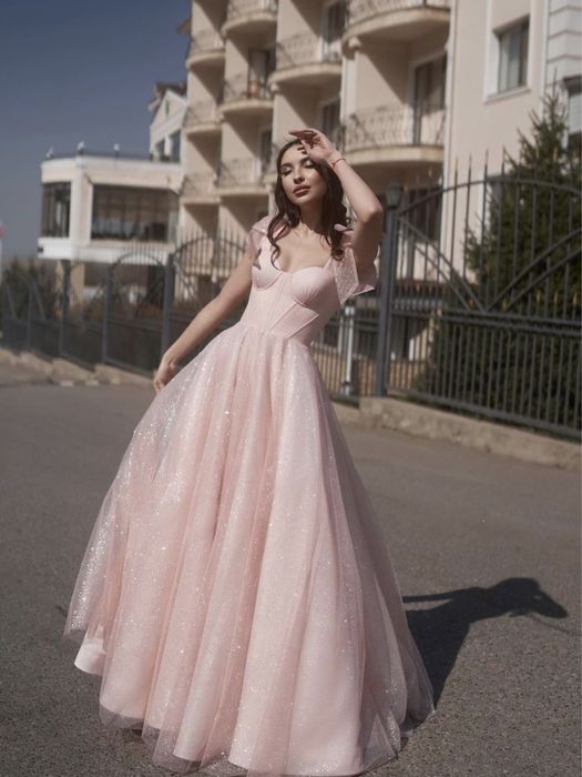 Продам платье на любое мероприятие