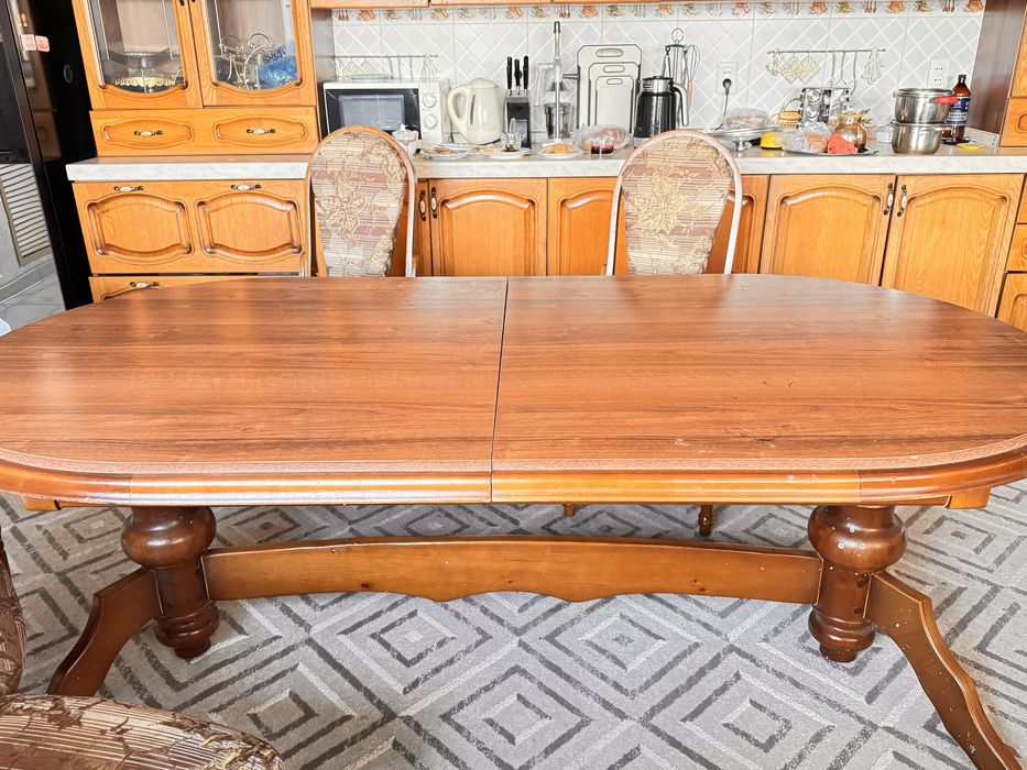 Продам стол дубовый