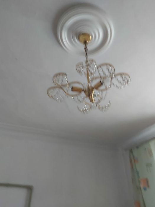 Продаются люстры