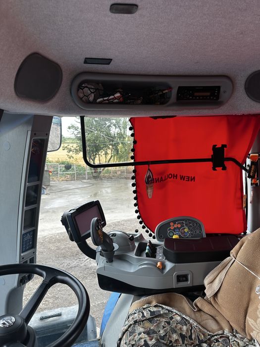 Vind tractor newholland  T8 275