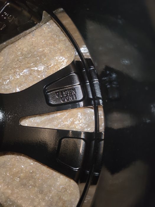 Продам комплект легкосплавных дисков.