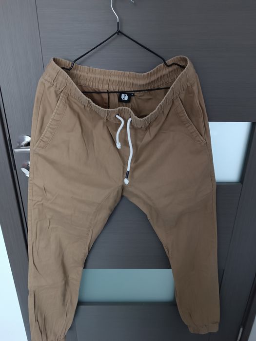 Pantaloni casual maro