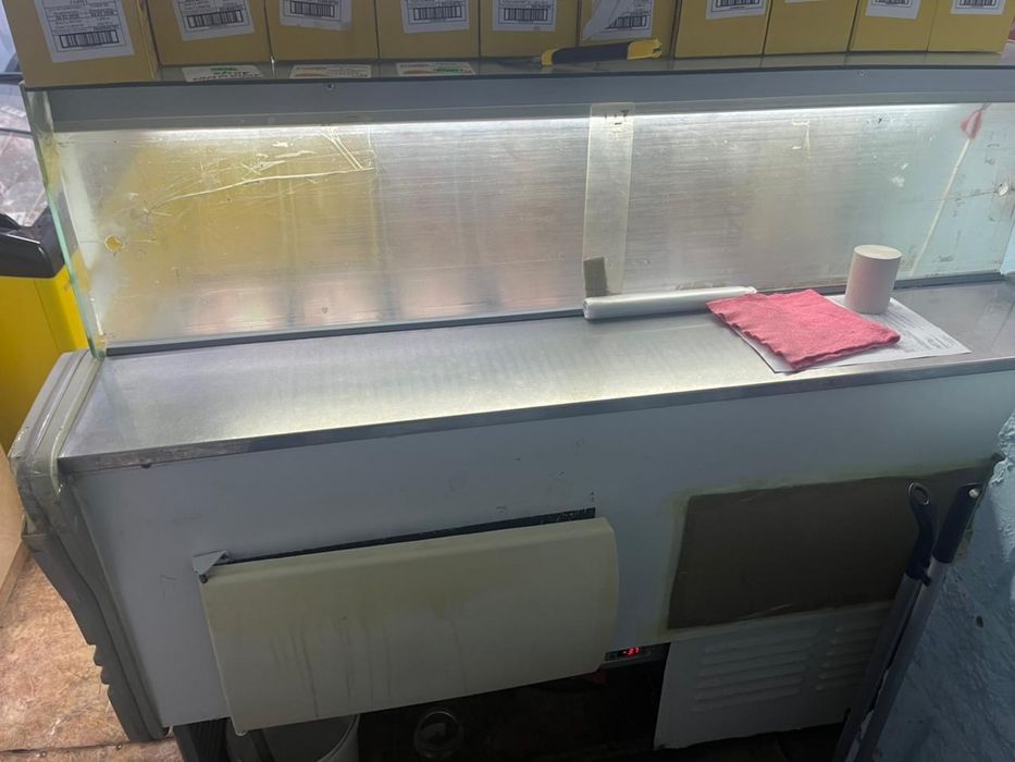Продам витринный холодильник