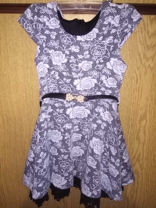 Продавам детски рокли