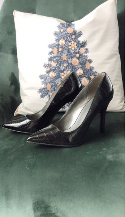 Pantofi negrii cu toc