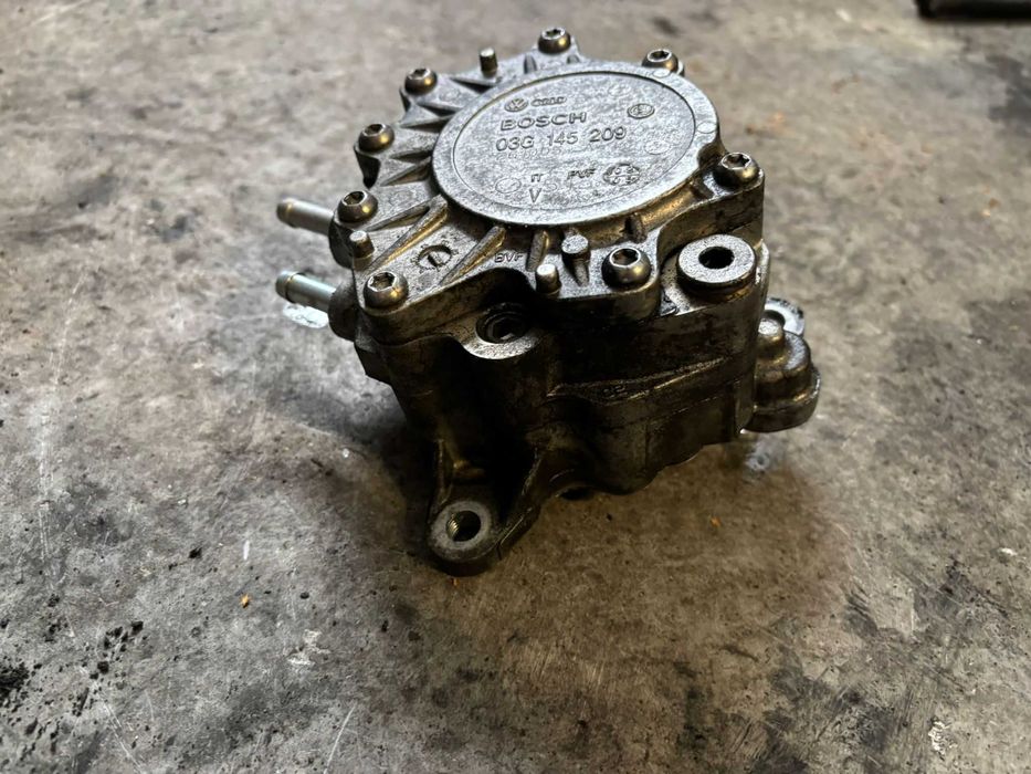 Pompa vacuum Volkswagen Passat B6 an 2007 cod motor bkd