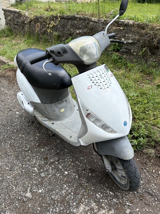 Скутер piaggio zip