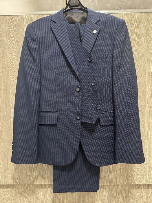 Продаётся целый костюм