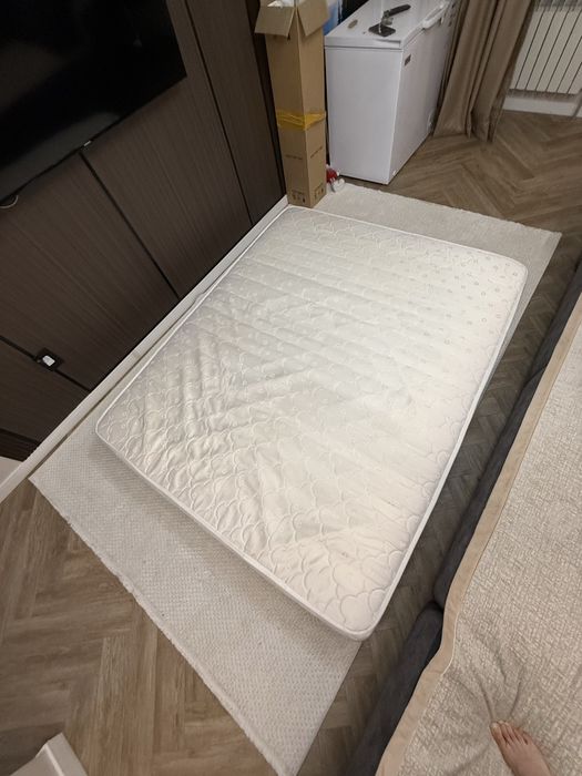 Продам Матрас 2*1,6м