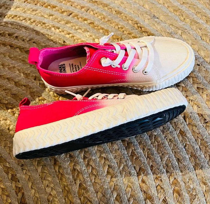 Продавам нови детски обувки