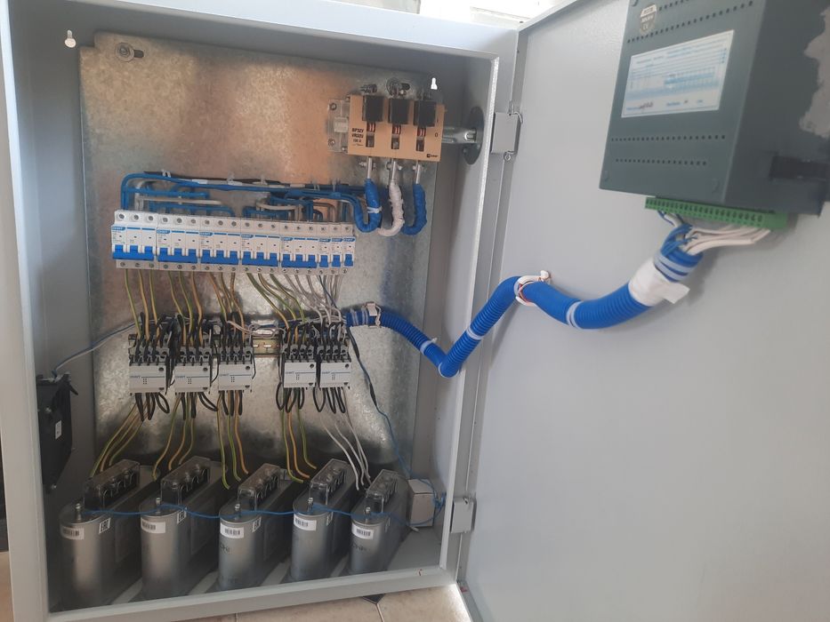 управление компенсацией реактивной мощности [УКРМ] 40Квар