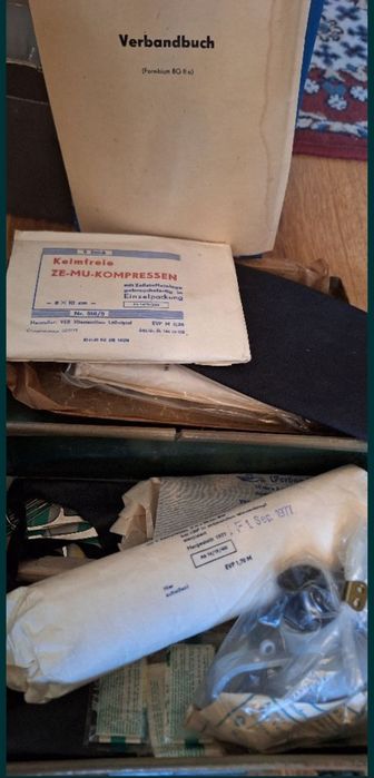 Ретро артикули колички, контакти, аптечка