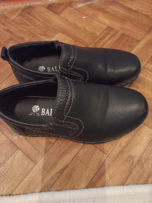 Продам туфли на мальчика