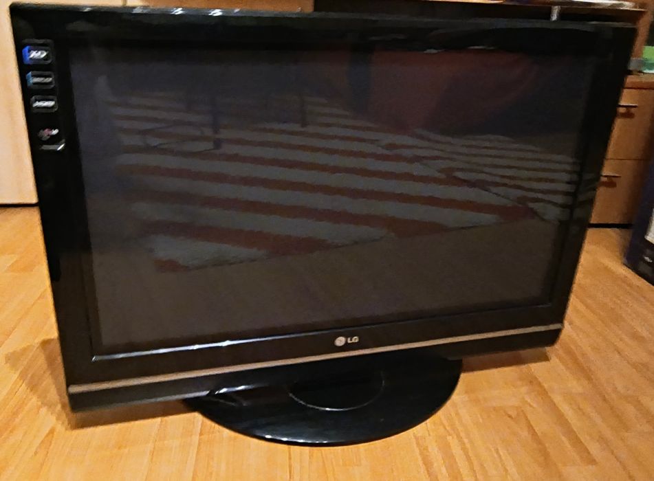 Televizor LG diagonala 82 cm