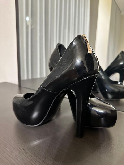 Туфли на каблуках