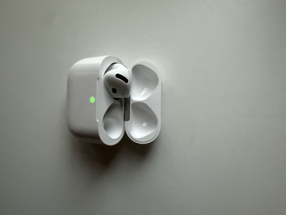 Cutie Airpods 4 + casca stanga ORIGINALE