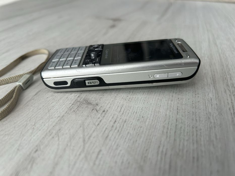 !!RAR !!Sony Ericsson K800i James Bond Casino Royale colectie