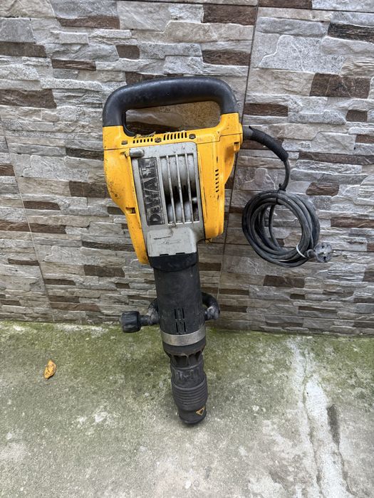 Къртач DeWALT електрически SDS-max, 1550 W, 19 J, D25902K
