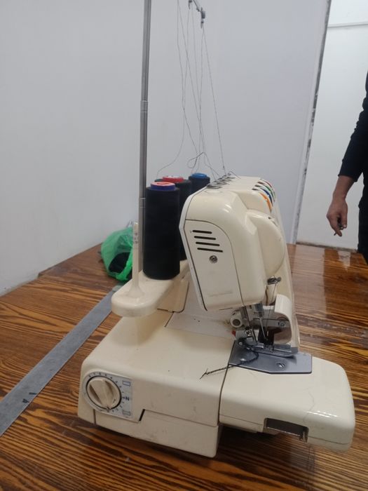 Продам оверлок 3х ниточный
