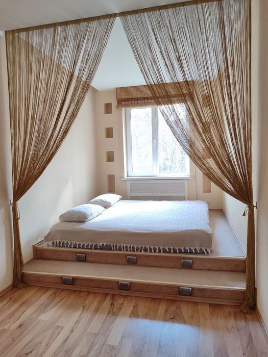 Фархадский рынок, трехкомнатная на втором этаже