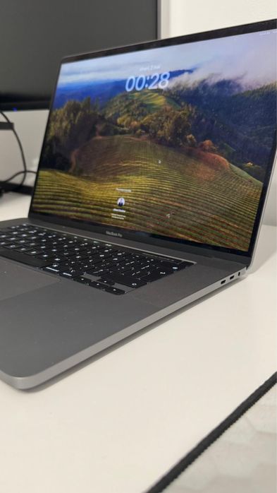 MacBook Pro 16” (2019) – i9 / 32GB RAM / 1TB SSD