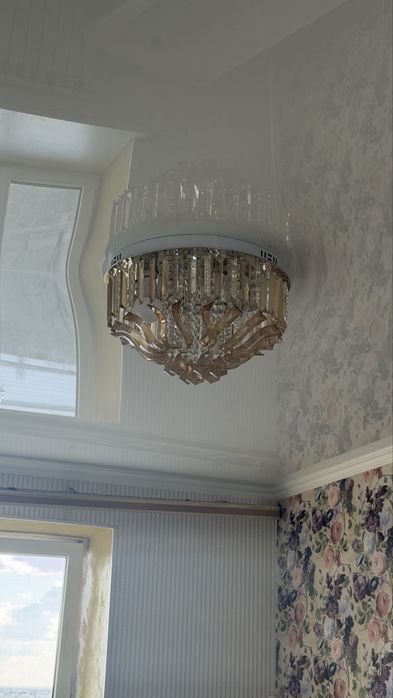 Продается люстра б/у