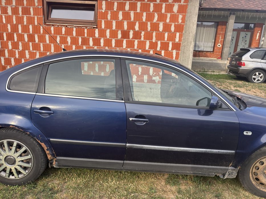 VOLKSWAGEN Passat 0 — imagine 4
