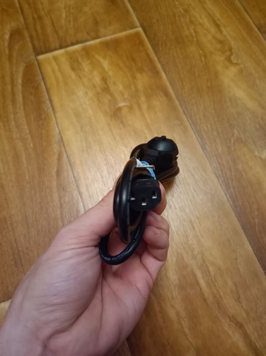 Разные кабеля HDMI, Display port, кабель питания.